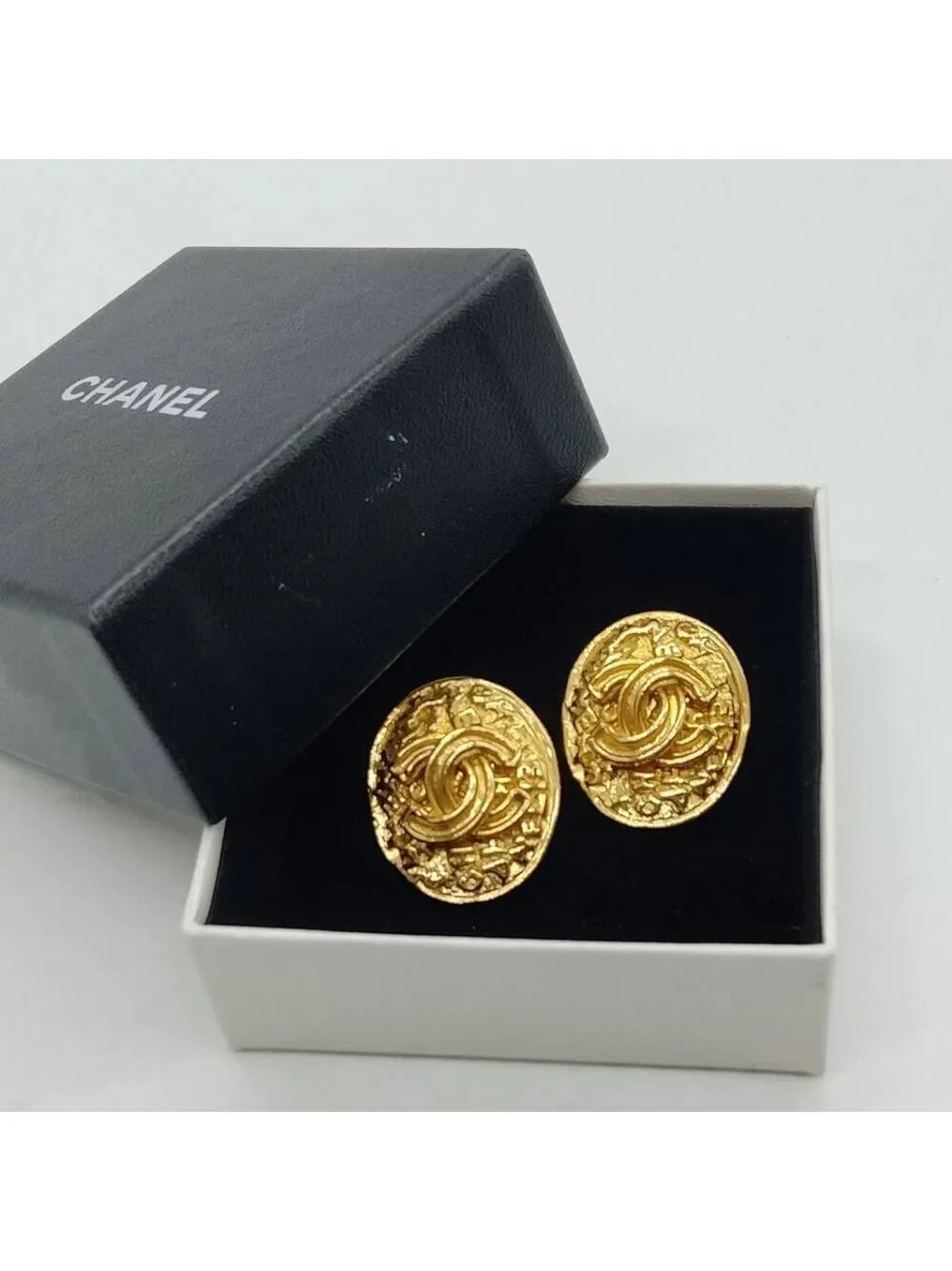 Chanel Earring Gold 95 A 600-060225